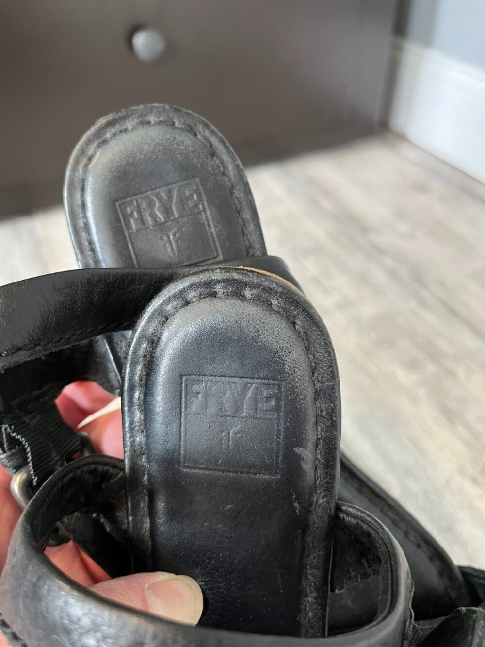 Frye Rachel T Flat Leather Sandals, Black, Women's US 6.5 - Picture 8 of 9